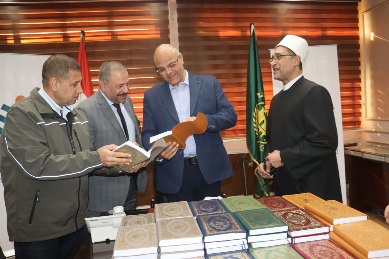 استبدال المصاحف التالفة في مساجد المحافظة (1)