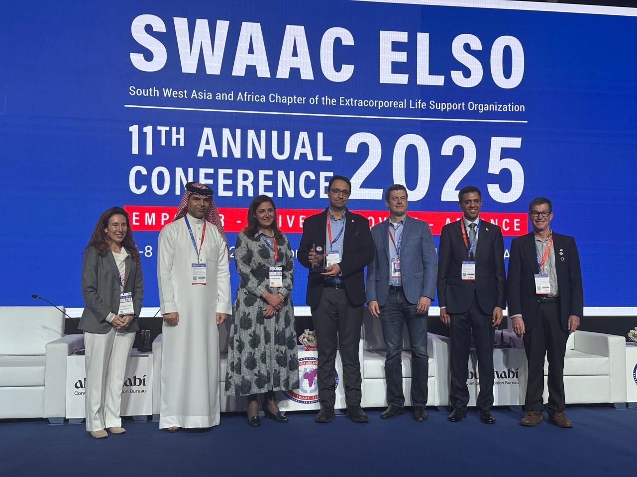 طب القاهرة ومستشفيات قصر العيني يحصدان جائزة التميز في التعليم والتدريب