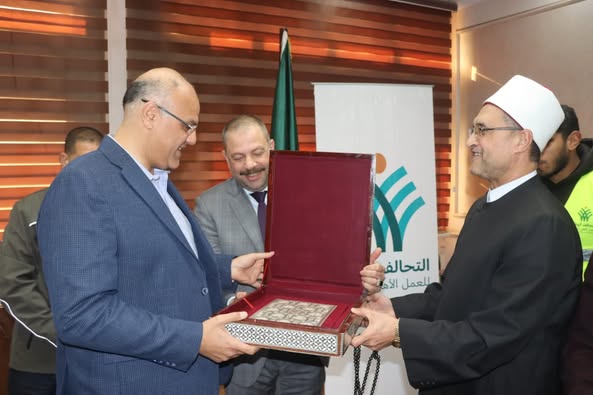 استبدال المصاحف التالفة في مساجد المحافظة (2)