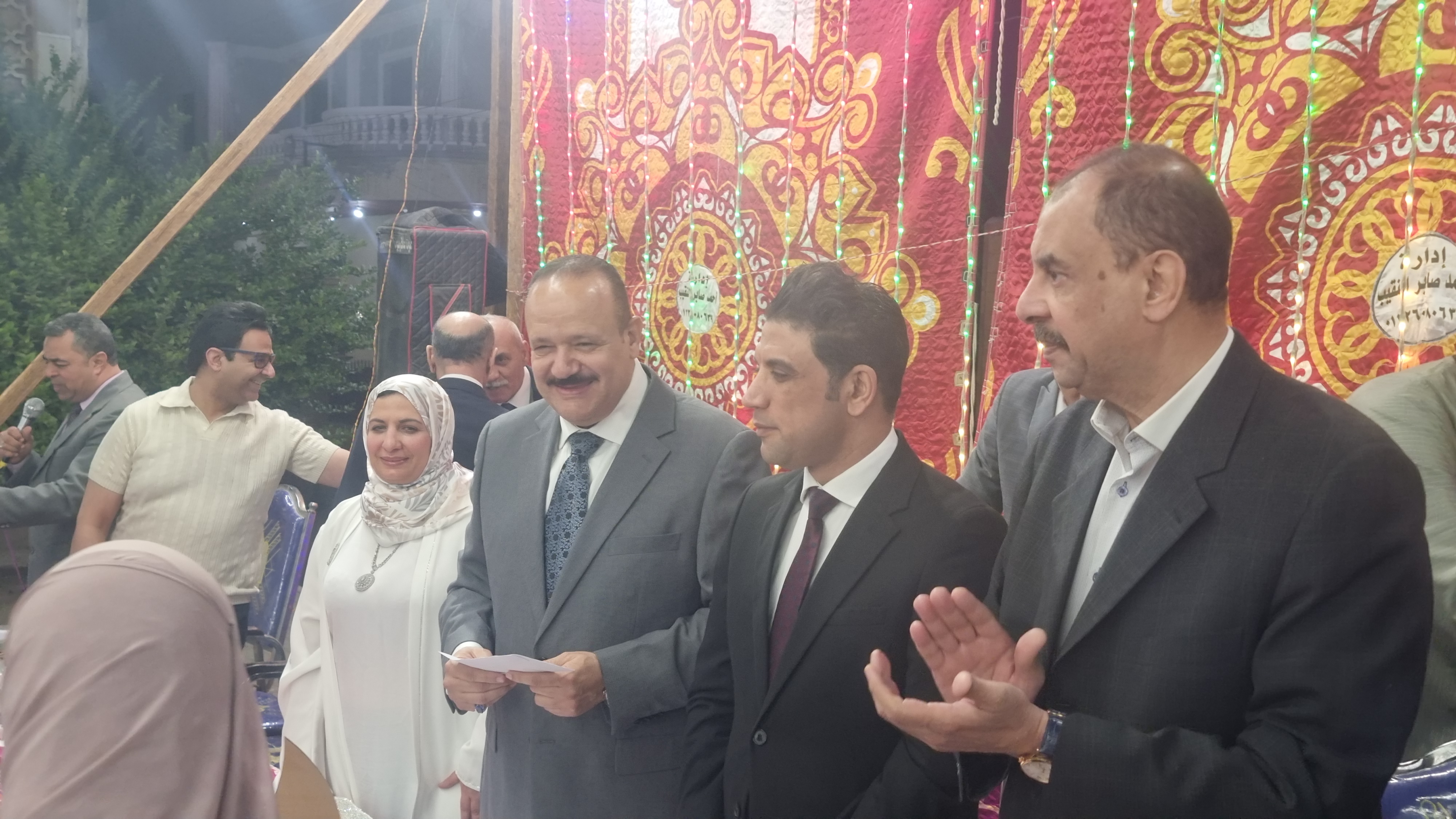 تشجيع المحافظ للمكرمين