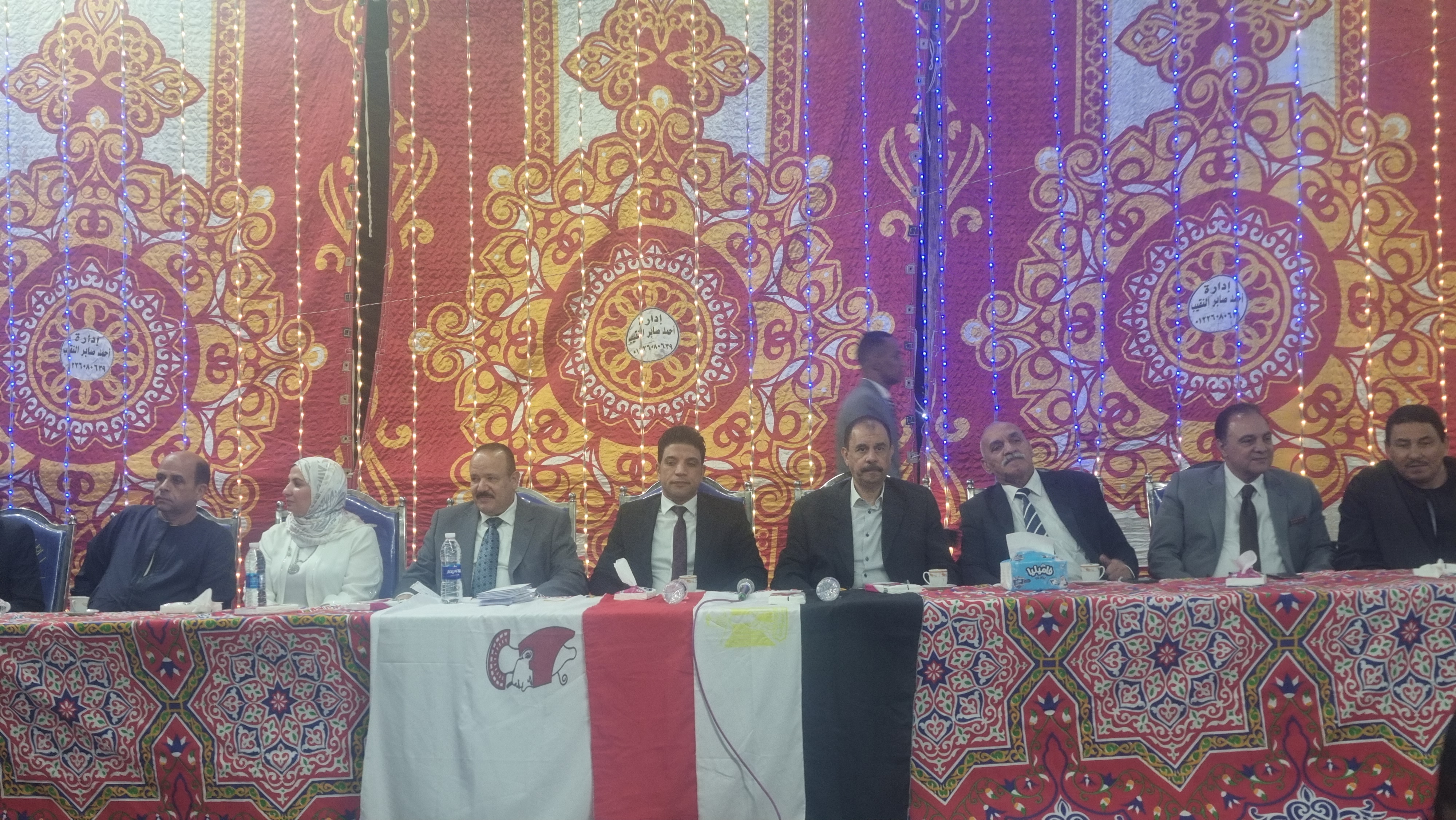 منصة التكريم بحضور المحافظ