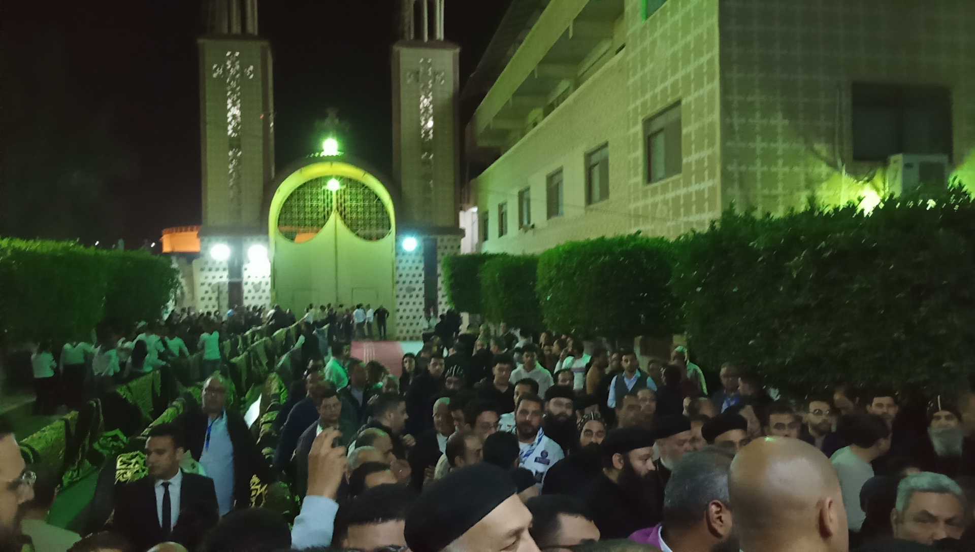 تشييع جثمان الأنبا باخوميوس تشييع جثمان الأنبا باخوميوس