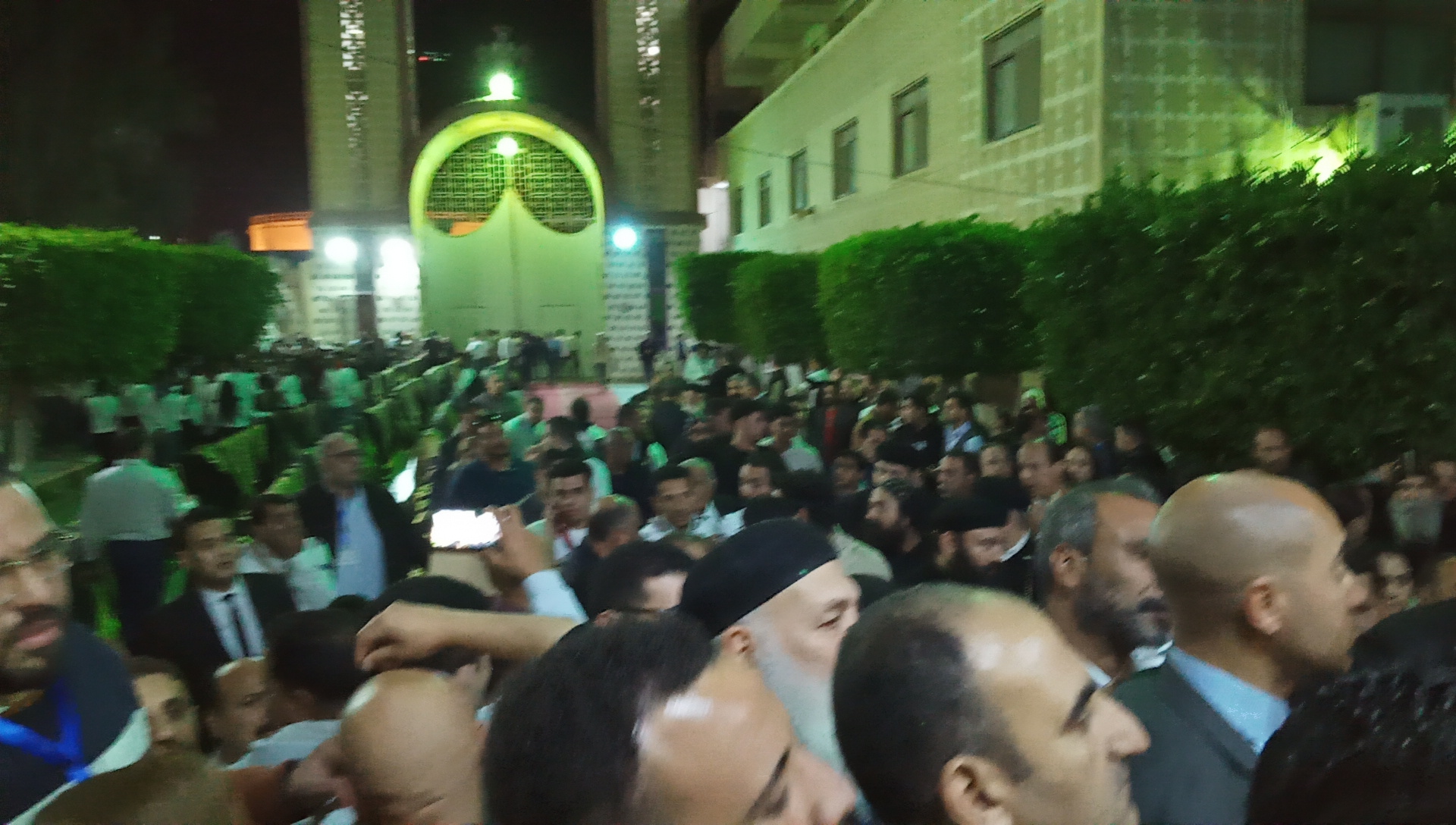 تشييع جثمان الأنبا باخوميوس تشييع جثمان الأنبا باخوميوس