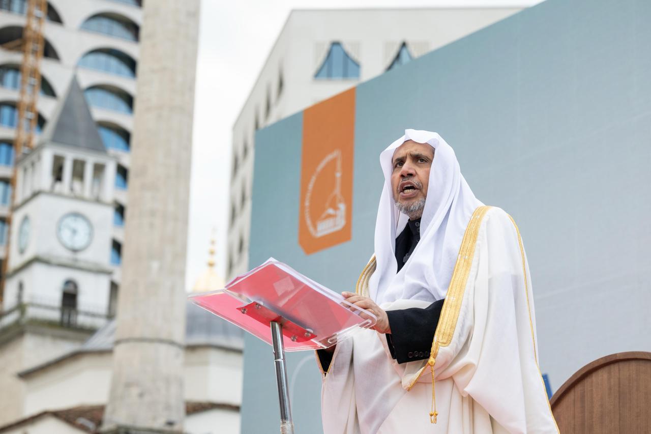 خطبةَ عيد الفطر في أكبر جوامع ألبانيا ومنطقة البلقان (1)