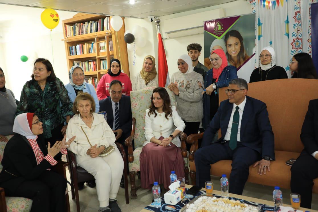 محافظ الجيزة يزور رعاية المسنين للتهنئة بعيد الفطر المبارك محافظ الجيزة يزور رعاية المسنين للتهنئة بعيد الفطر المبارك