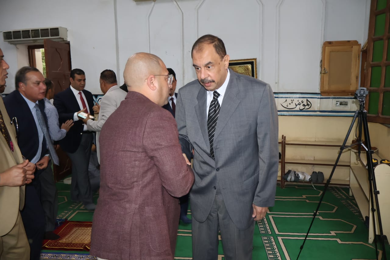 المحافظ يتلقى التهانى المحافظ يتلقى التهانى
