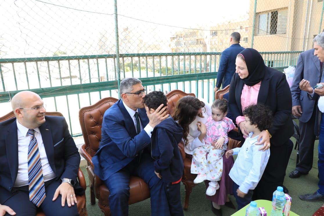 محافظ الجيزة يزور دور الأيتام ورعاية المسنين للتهنئة بعيد الفطر المبارك محافظ الجيزة يزور دور الأيتام ورعاية المسنين للتهنئة بعيد الفطر المبارك