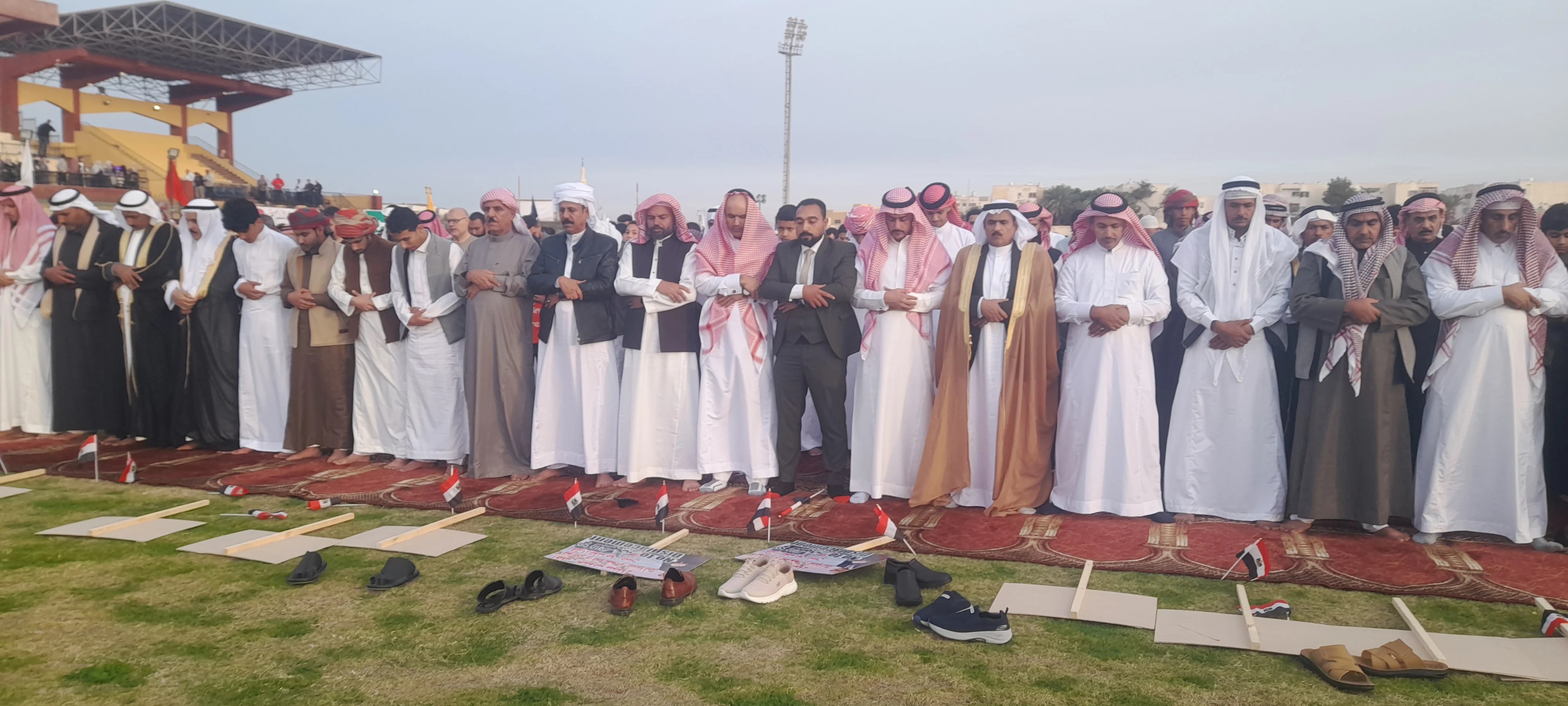 محافظ جنوب سيناء يؤدي صلاة عيد الفطر المبارك بساحة استاد طور سيناء محافظ جنوب سيناء يؤدي صلاة عيد الفطر المبارك بساحة استاد طور سيناء