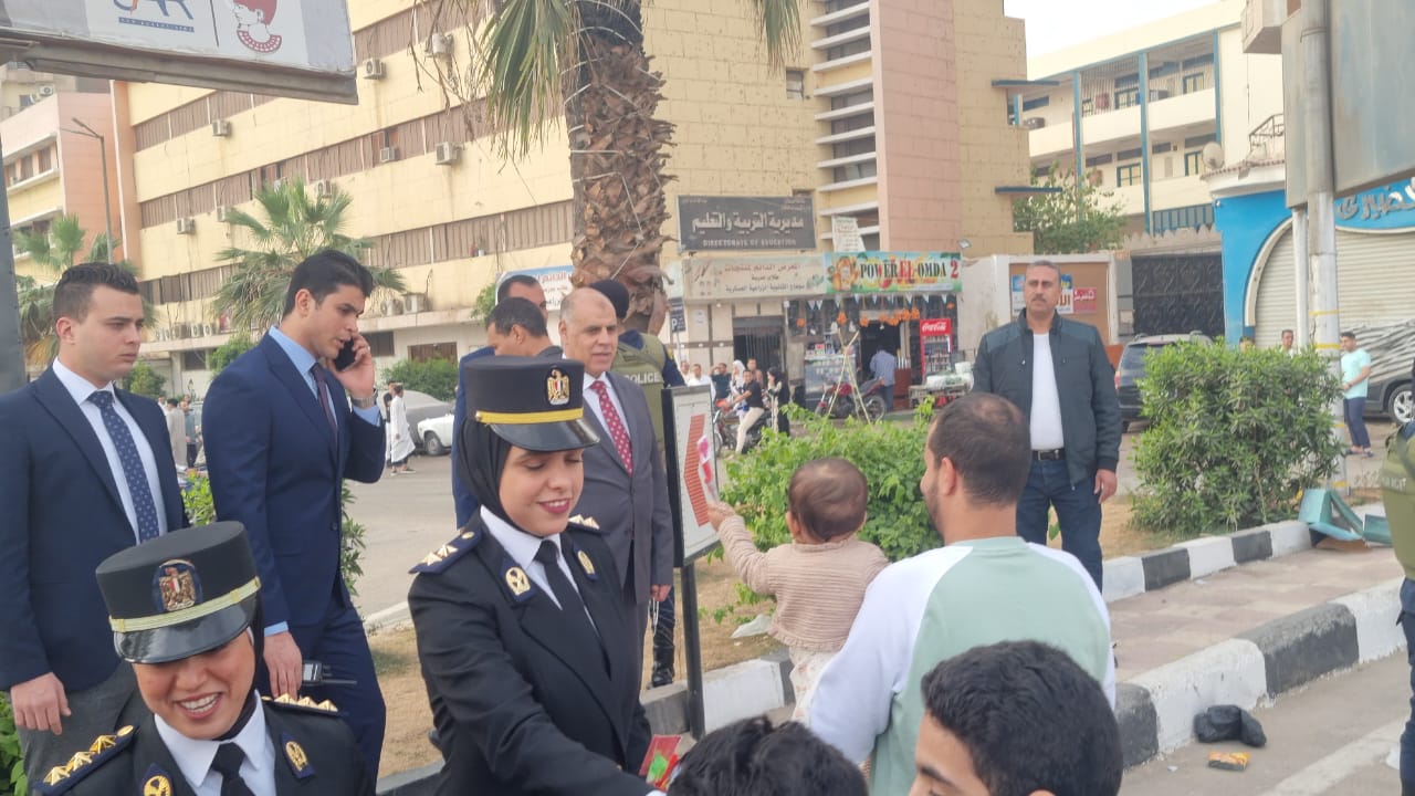 مشاركة المواطنين الإحتفال بعيد الفطر مشاركة المواطنين الإحتفال بعيد الفطر