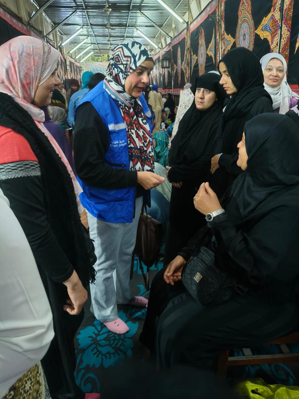 فرق المبادرات الرئاسية والتثقيف الصحي أمام المساجد فرق المبادرات الرئاسية والتثقيف الصحي أمام المساجد