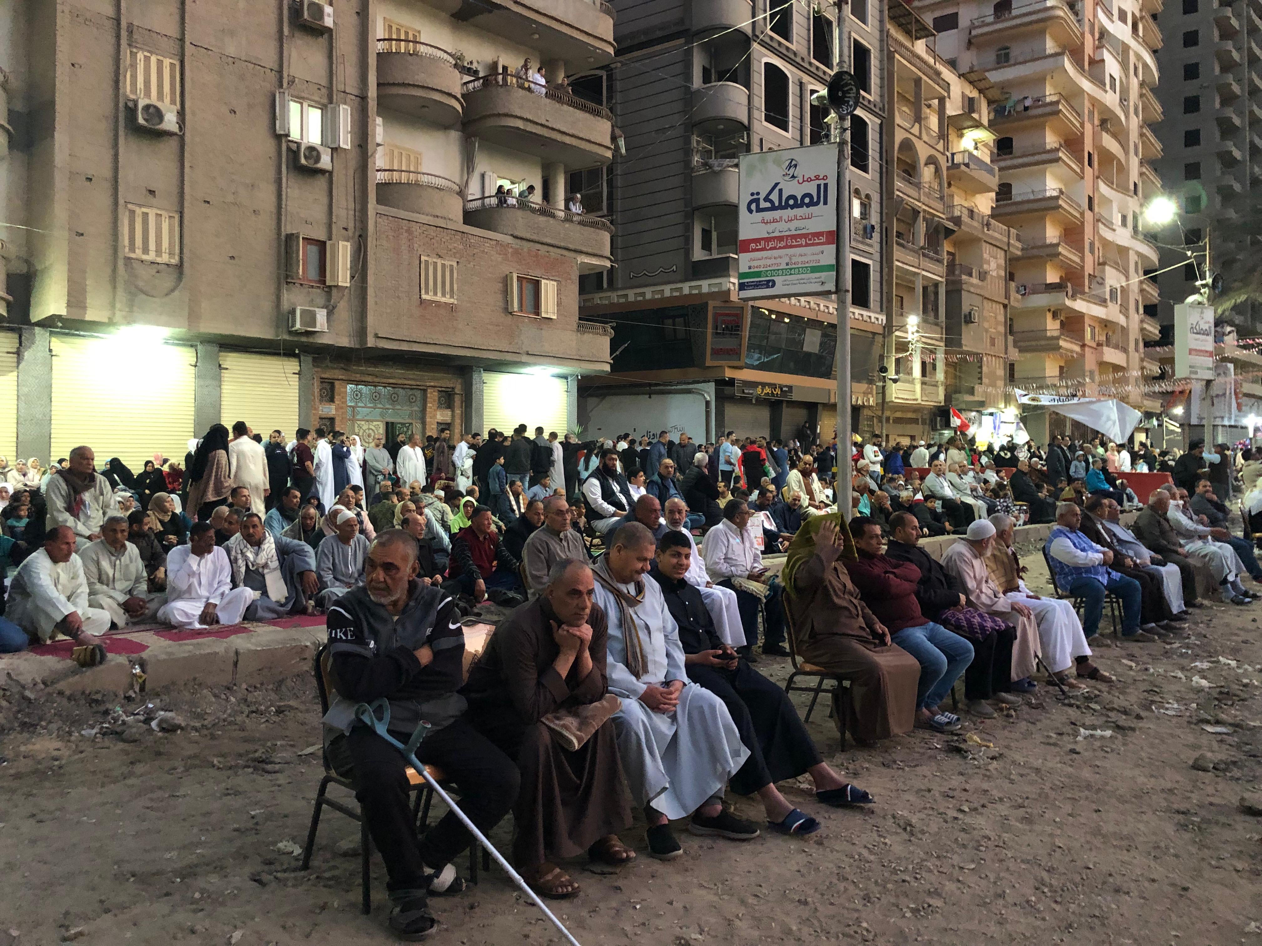 بهجة توافد المئات على المساجد والساحات بالغربية بهجة توافد المئات على المساجد والساحات بالغربية
