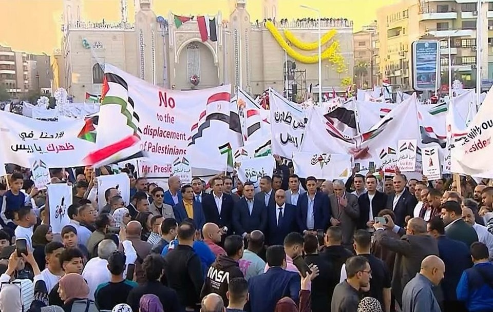 أعضاء تنسيقية شباب الأحزاب يشاركون في وقفات تضامنية لدعم القضية الفلسطينية ورفض التهجير أعضاء تنسيقية شباب الأحزاب يشاركون في وقفات تضامنية لدعم القضية الفلسطينية ورفض التهجير