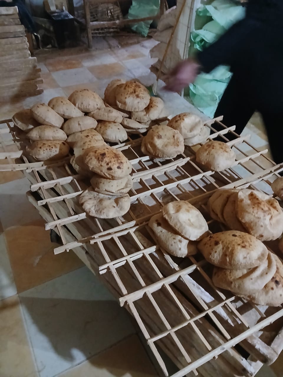 وكيل وزارة التموين بالمنوفية يتابع  انتظام  عمل المخابز أول أيام عيد الفطر 2025