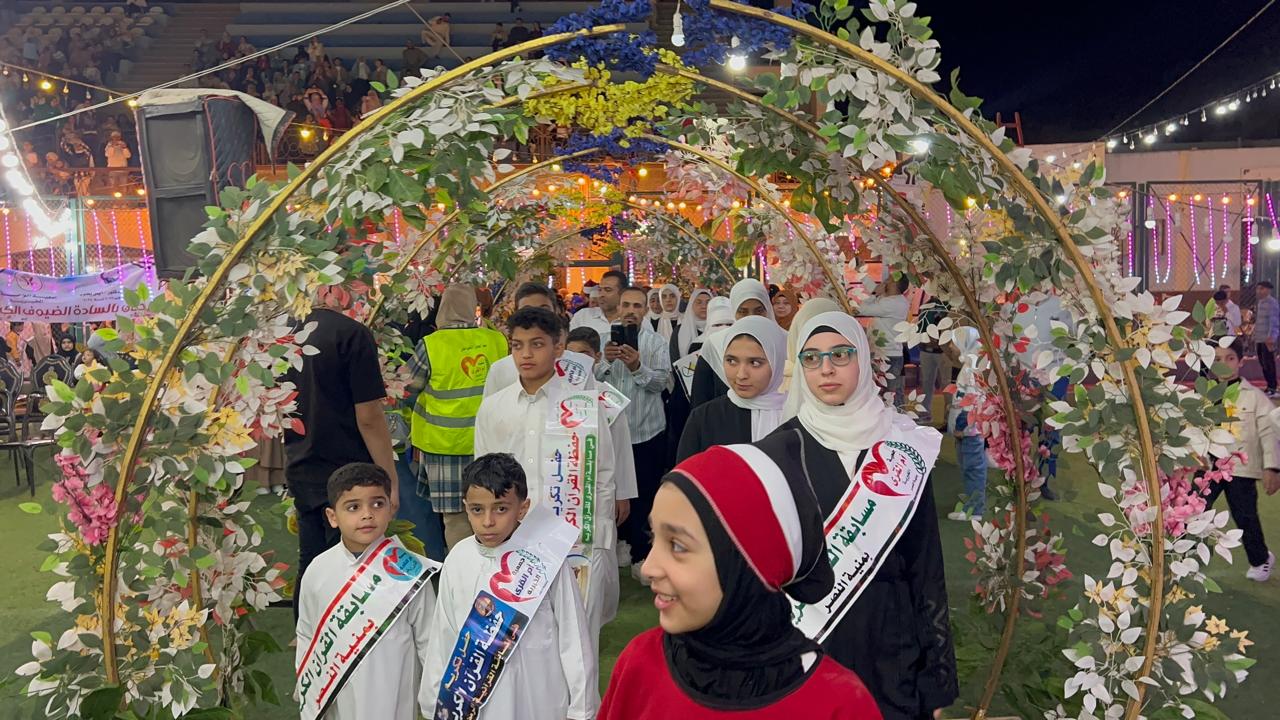 وصول حاملي القرآن الكريم لارض استاد منية النصر
