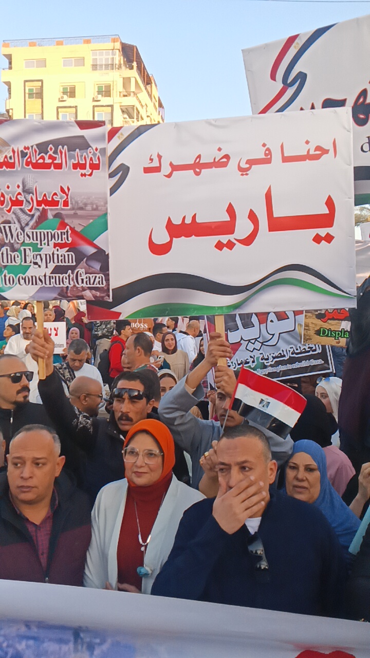 أهالى الإسماعيلية ينظمون وقفة تضامنية مع أهالى غزة ضد التهجير (2)