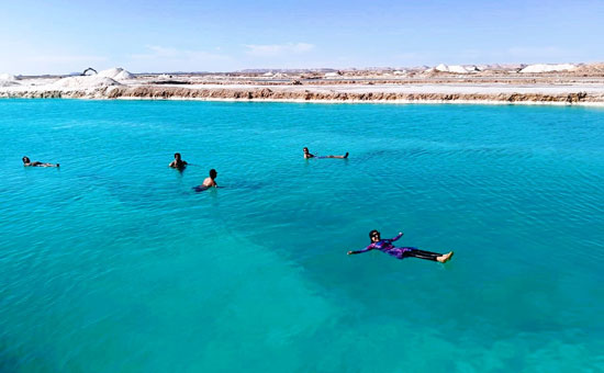 السباحة-في-بحيرات-الملح---سيوة السباحة-في-بحيرات-الملح---سيوة