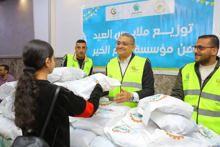 صناع الخير عضو التحالف الوطني تحتفل بالعيد مع الاطفال الأيتام بتوزيع ملابس جديدة