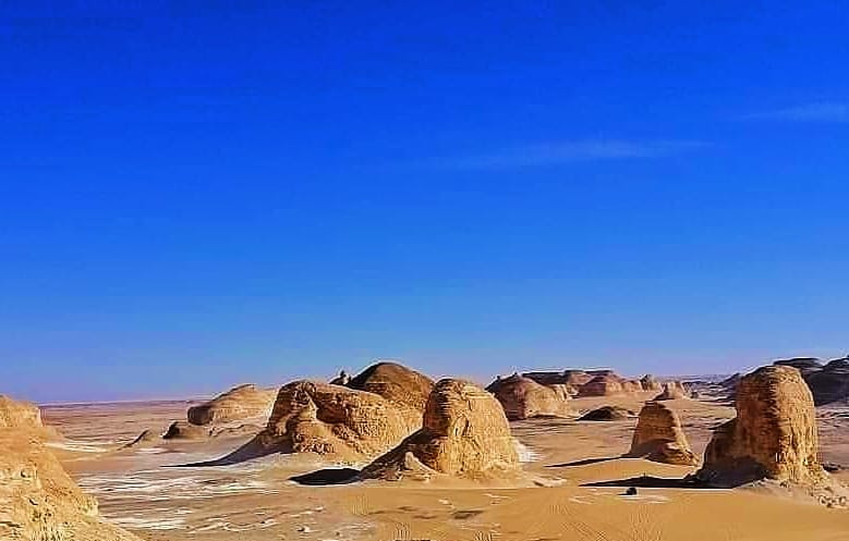 وادى العقبات اهم معالم الصحرا البيضا بالفرافرة وادى العقبات اهم معالم الصحرا البيضا بالفرافرة