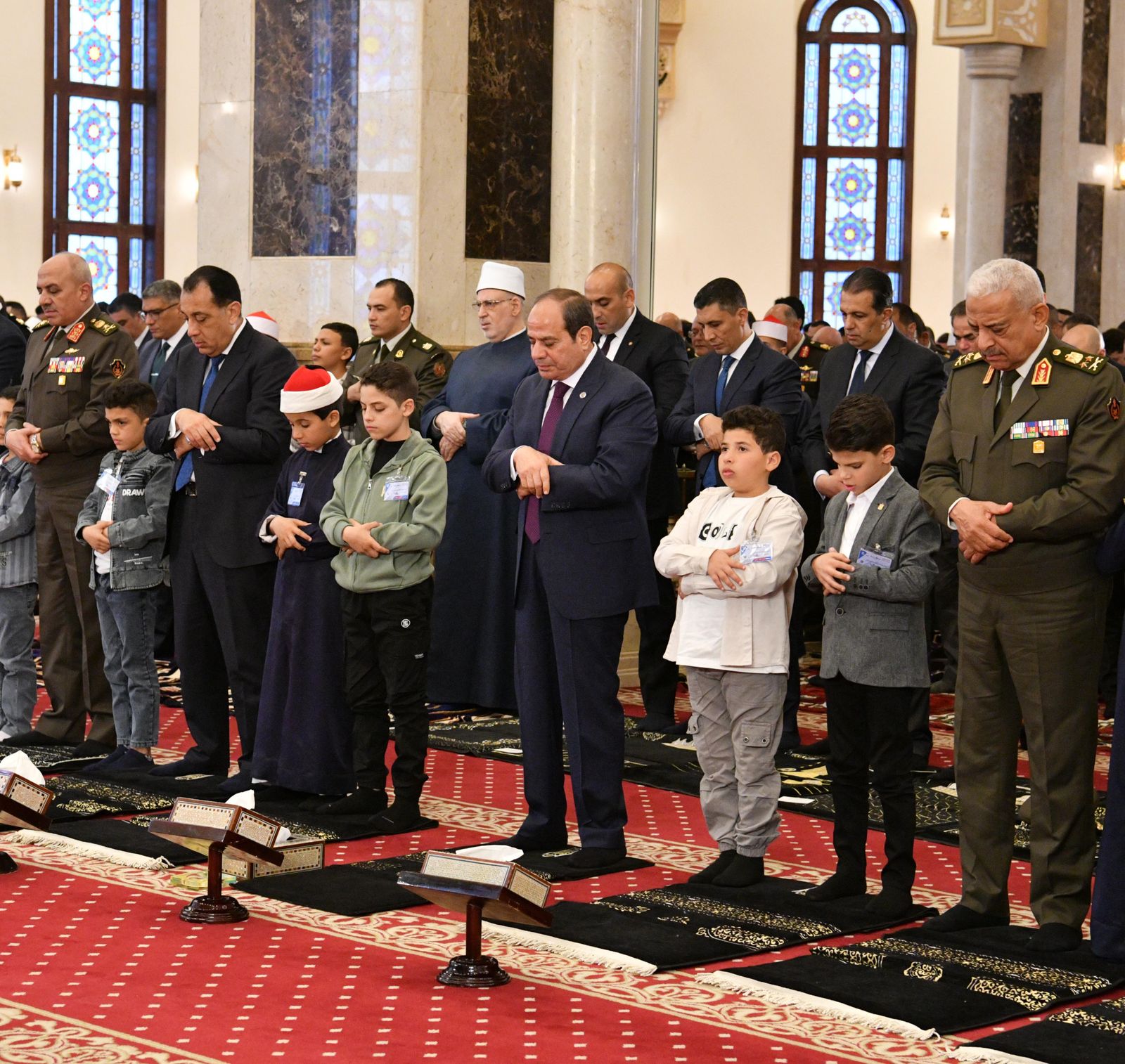 الرئيس السيسى يؤدى صلاة عيد الفطر بمسجد المشير 1