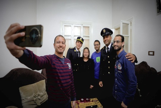الاحتفال مع أسر الشهداء الاحتفال مع أسر الشهداء
