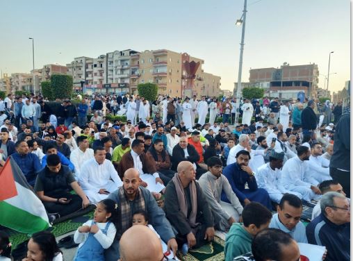 فرحة صلاة العيد من المسجد الكبير بمدينة بنى سويف
