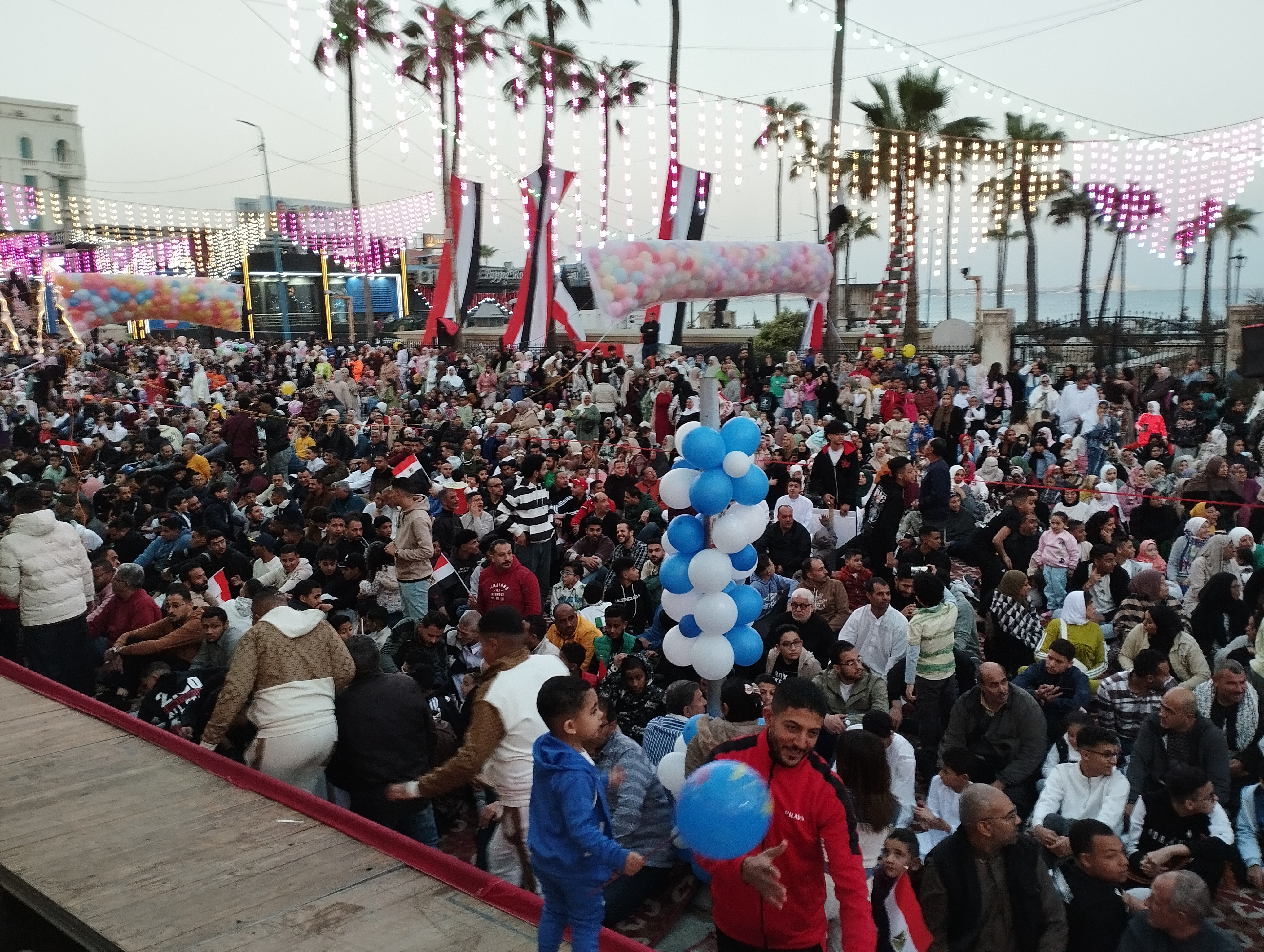 صلاة عيد الفطر المبارك في مسجد القائد إبراهيم بالإسكندرية صلاة عيد الفطر المبارك في مسجد القائد إبراهيم بالإسكندرية