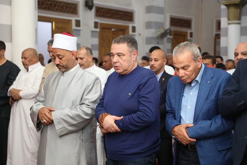 محافظ البحر الأحمريؤدى صلاة العيد محافظ البحر الأحمريؤدى صلاة العيد