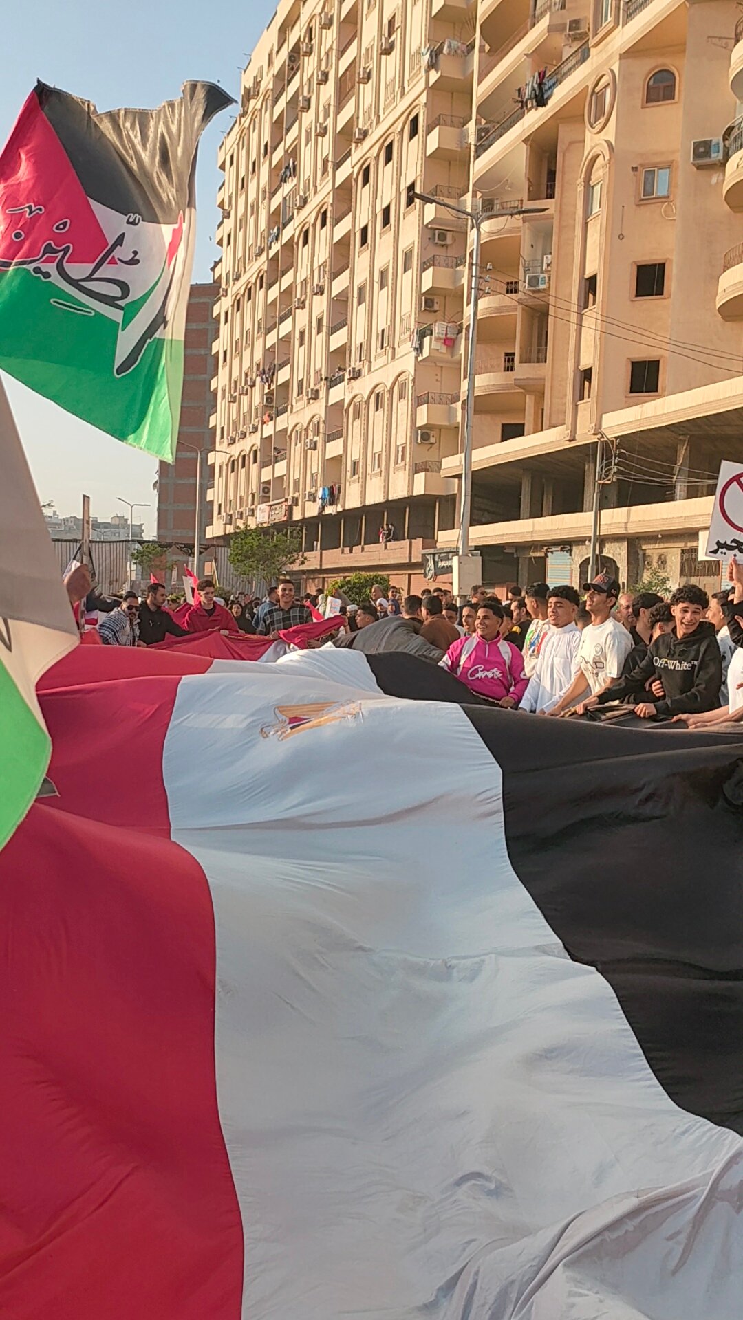 آلاف المواطنون في الغربية يحتجون بعد صلاة العيد تضامنا مع غزة (3)