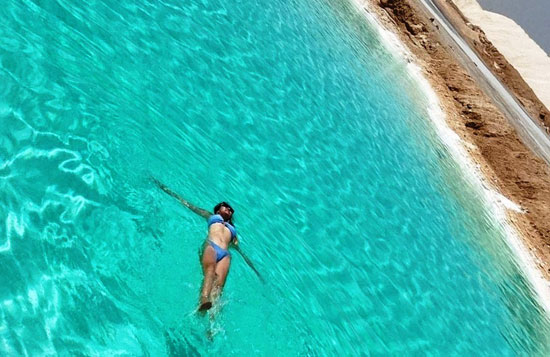 متعة-السباحة-في-بحيرات-الملح---سيوة متعة-السباحة-في-بحيرات-الملح---سيوة