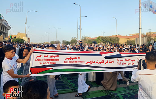 الآلاف-من-أبناء-بنى-سويف--يرفضون-تهجير-الفلسطينيين-ويرفعون-الإعلام-الفلسطينية-(1)