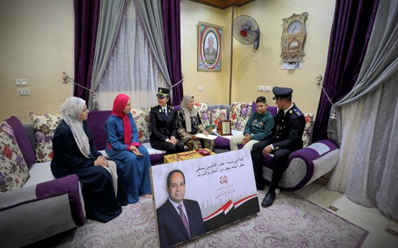 الداخلية مع أسر الشهداء الداخلية مع أسر الشهداء