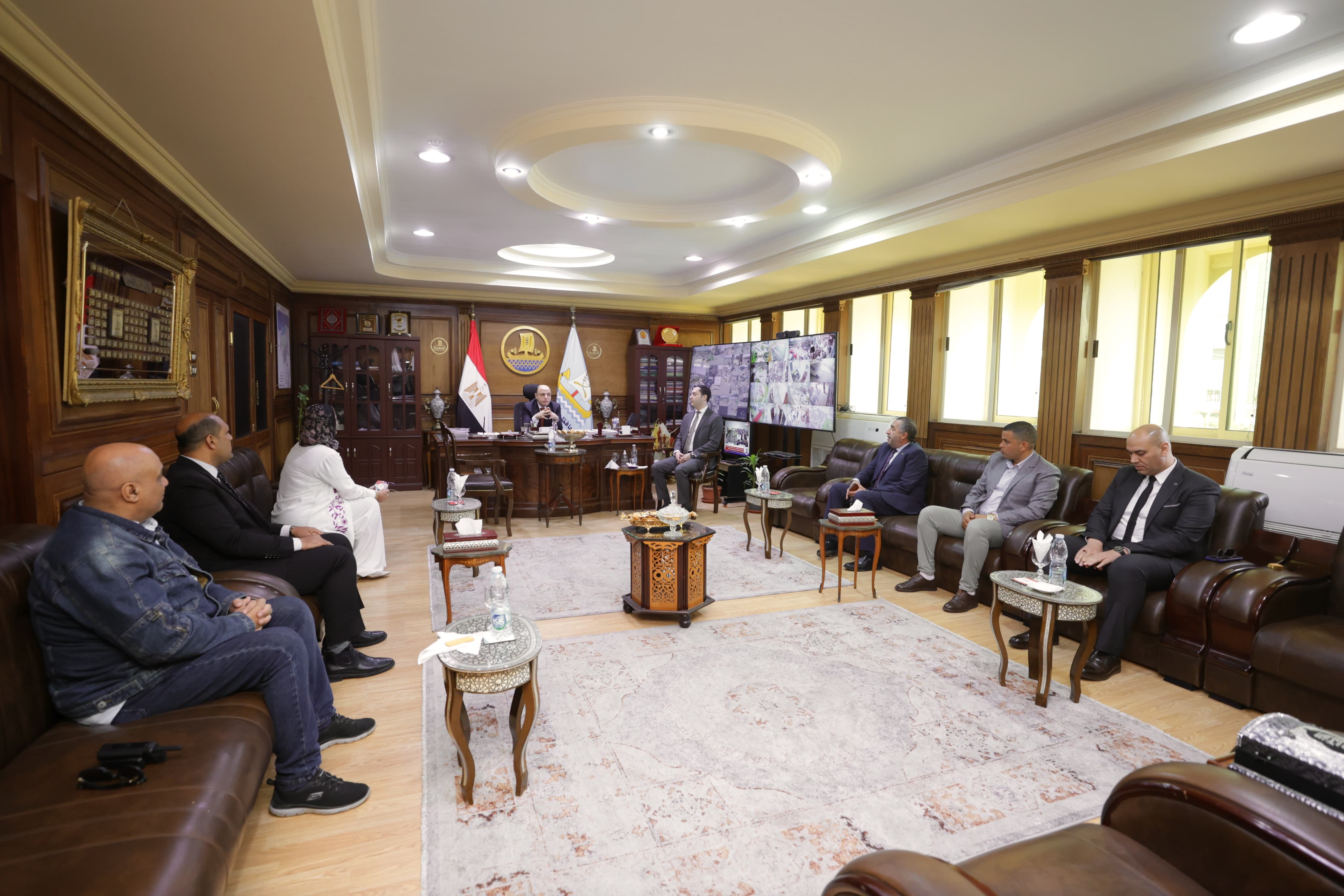 محافظ كفر الشيخ يستقبل المهنئين بعيد الفطر المبارك محافظ كفر الشيخ يستقبل المهنئين بعيد الفطر المبارك