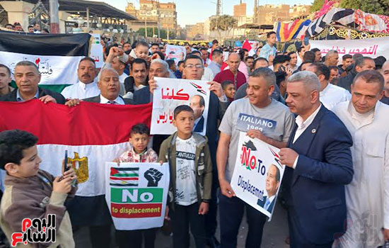 الآلاف-يهتفون-فى-ساحة-مسجد-الكويتية-بالشرقية-لا-للتهجير-وغزة-للفلسطنين-ومصر-خط-احمر الآلاف-يهتفون-فى-ساحة-مسجد-الكويتية-بالشرقية-لا-للتهجير-وغزة-للفلسطنين-ومصر-خط-احمر