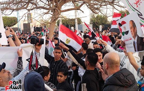 الآلاف-من-أبناء-القليوبية-يرفعون-أعلام-فلسطين-ويعلنون-رفض-تهجير-الفلسطينيين-(3)