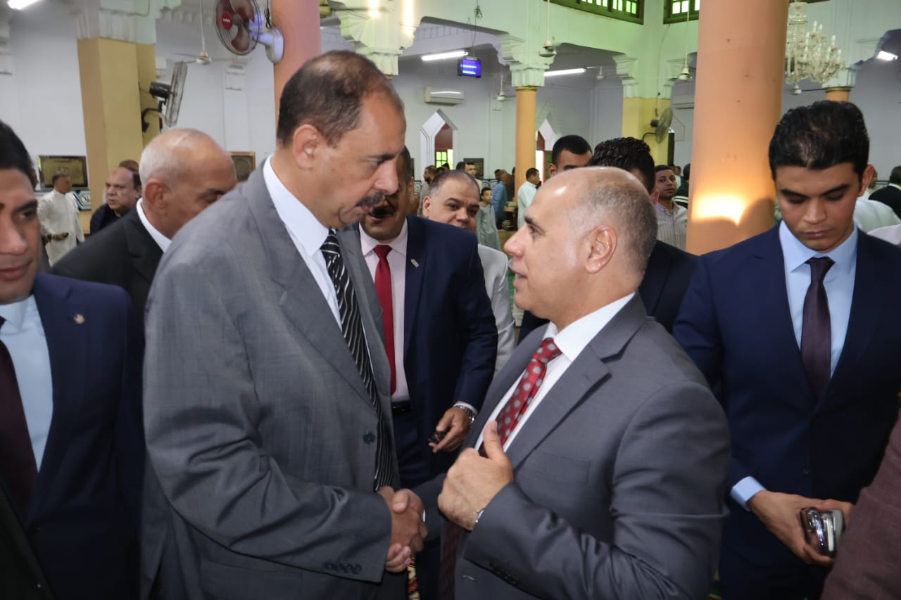 المحافظ ومدير الأمن يتادلان التهانى المحافظ ومدير الأمن يتادلان التهانى