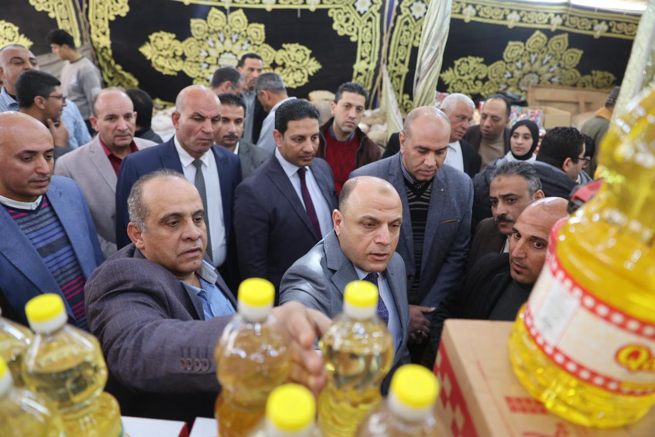 محافظ كفر الشيخ يتفقد المعرض محافظ كفر الشيخ يتفقد المعرض