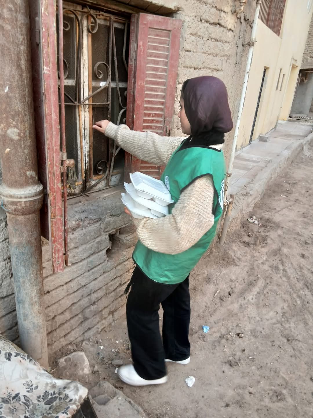 مؤسسة نبيل الكاتب توزع الوجبات  (1)
