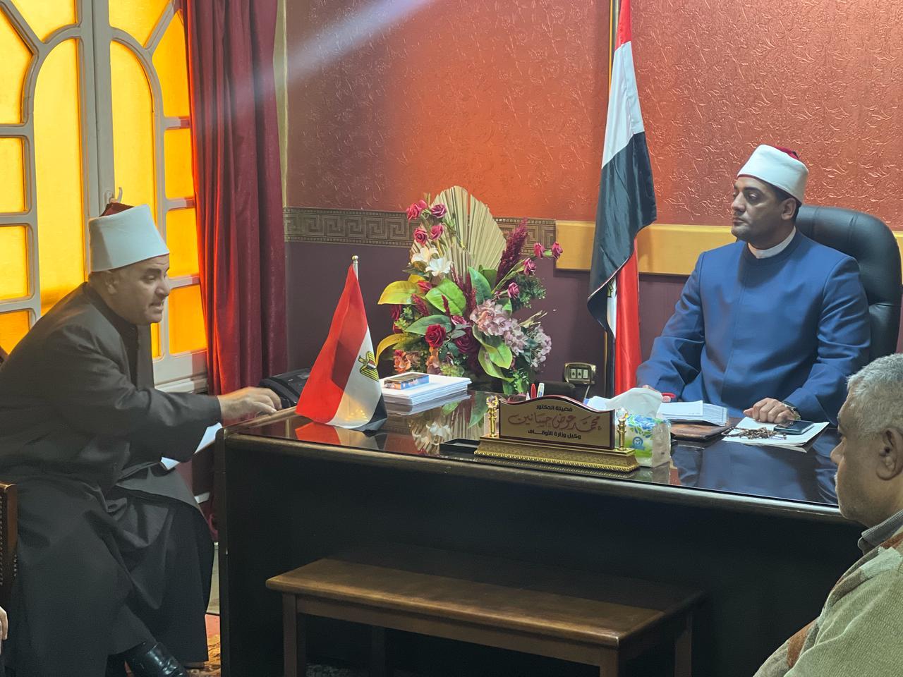 جانب من اجتماع الاوقاف مع مديري الإدارات