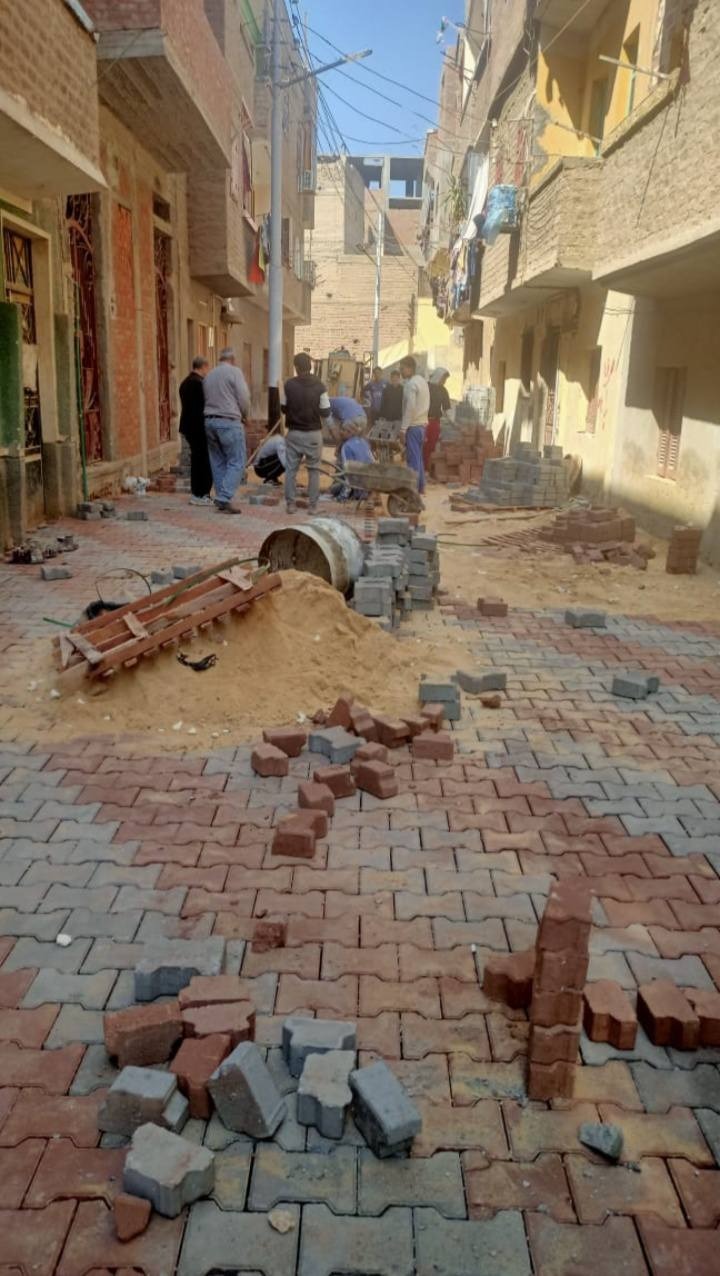  الإنترلوك يزين الحارات والشوارع الضيقة  (1)