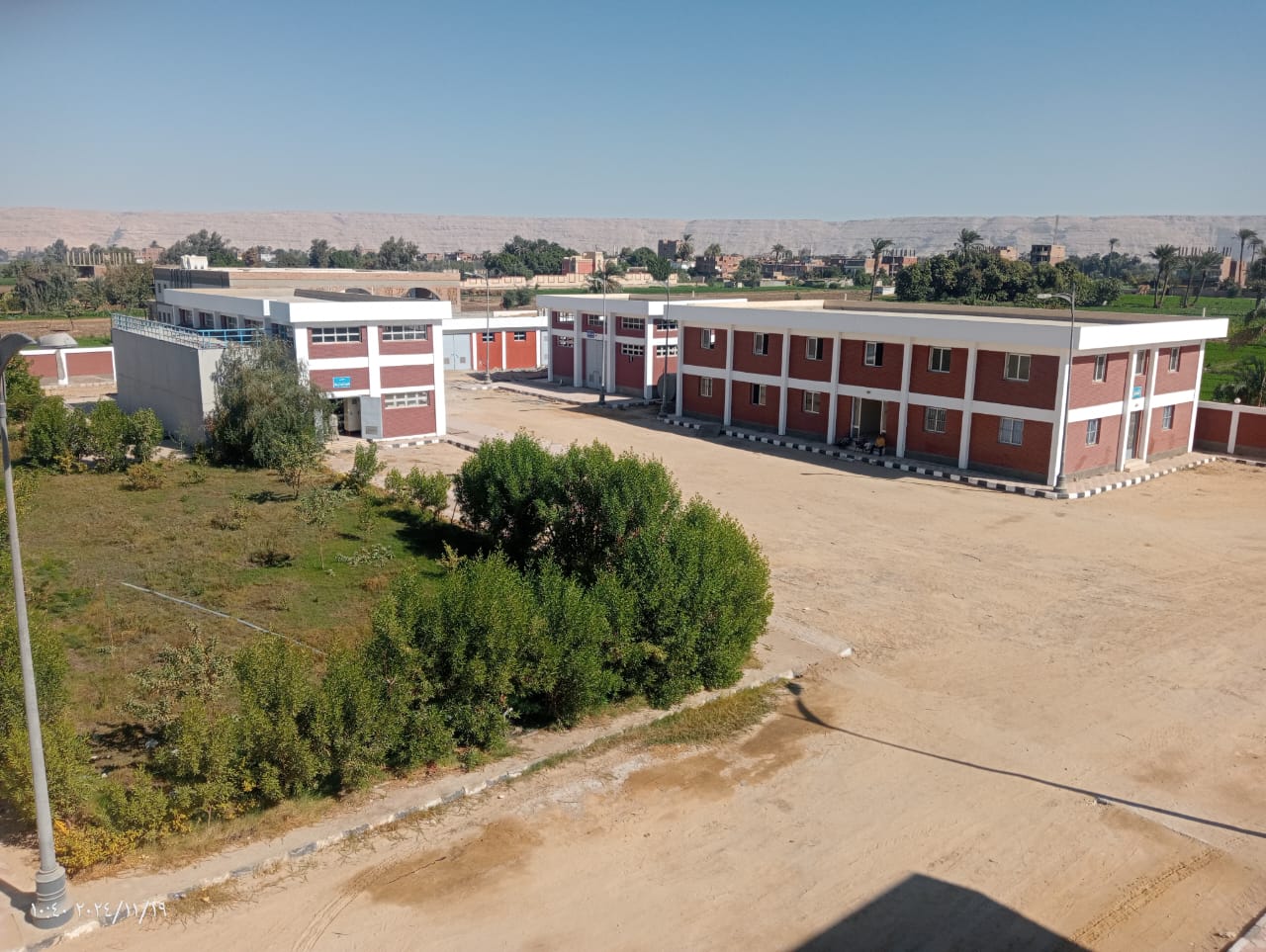 المحطة على مساحة كبيرة جدا المحطة على مساحة كبيرة جدا