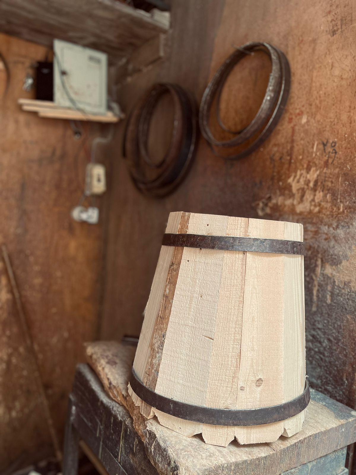 برميل خشبي لحفظ الأعلاف والعطارة برميل خشبي لحفظ الأعلاف والعطارة