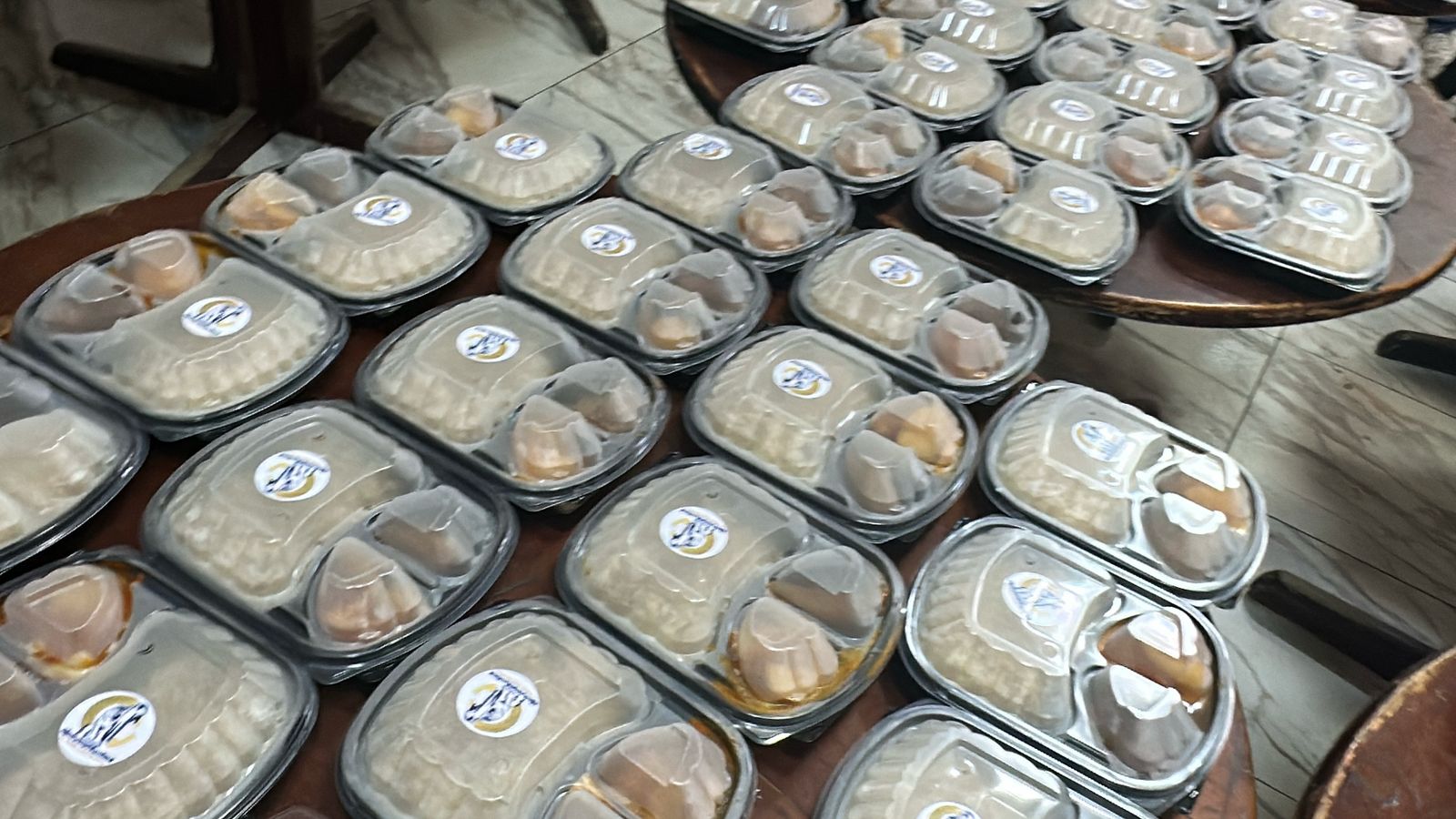 عدد من الوجبات بالمطبخ