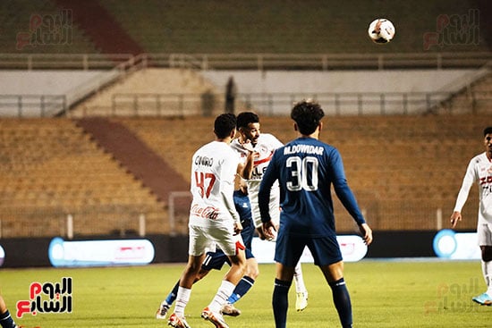 نبيل دونجا خلال مباراة الزمالك وإنبى