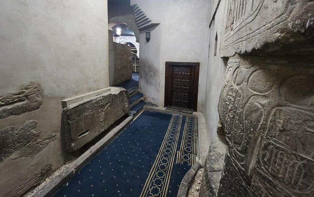 أروقة مسجد أبوالحجاج على أطلاق المعبد والكنيسة القديمة