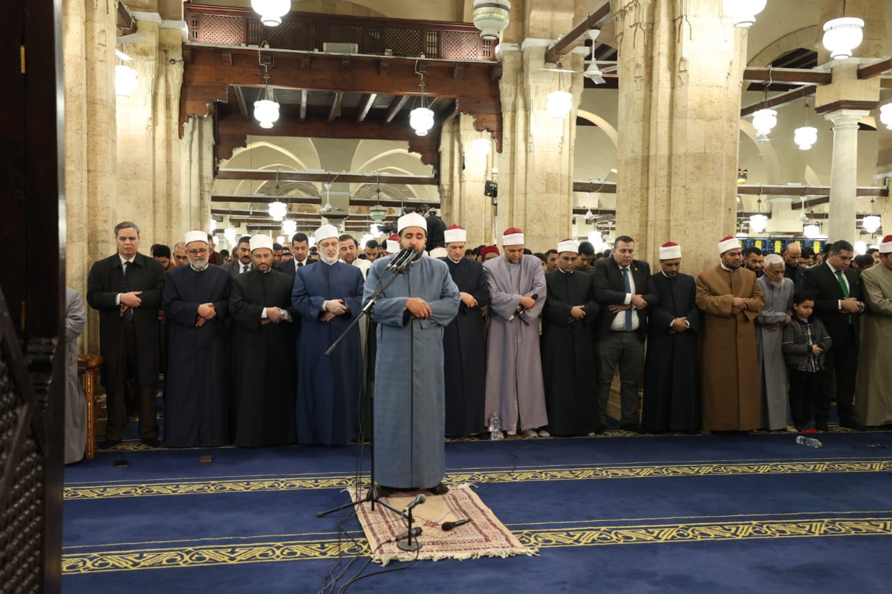 جانب من صلاة التراويح بالجامع الأزهر جانب من صلاة التراويح بالجامع الأزهر