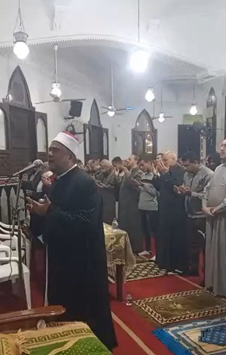 دعاء القنوت بمسجد الإستاد