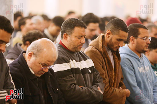 بقلوب مطمئنة صلاة العشاء والتراويح بقلوب مطمئنة صلاة العشاء والتراويح