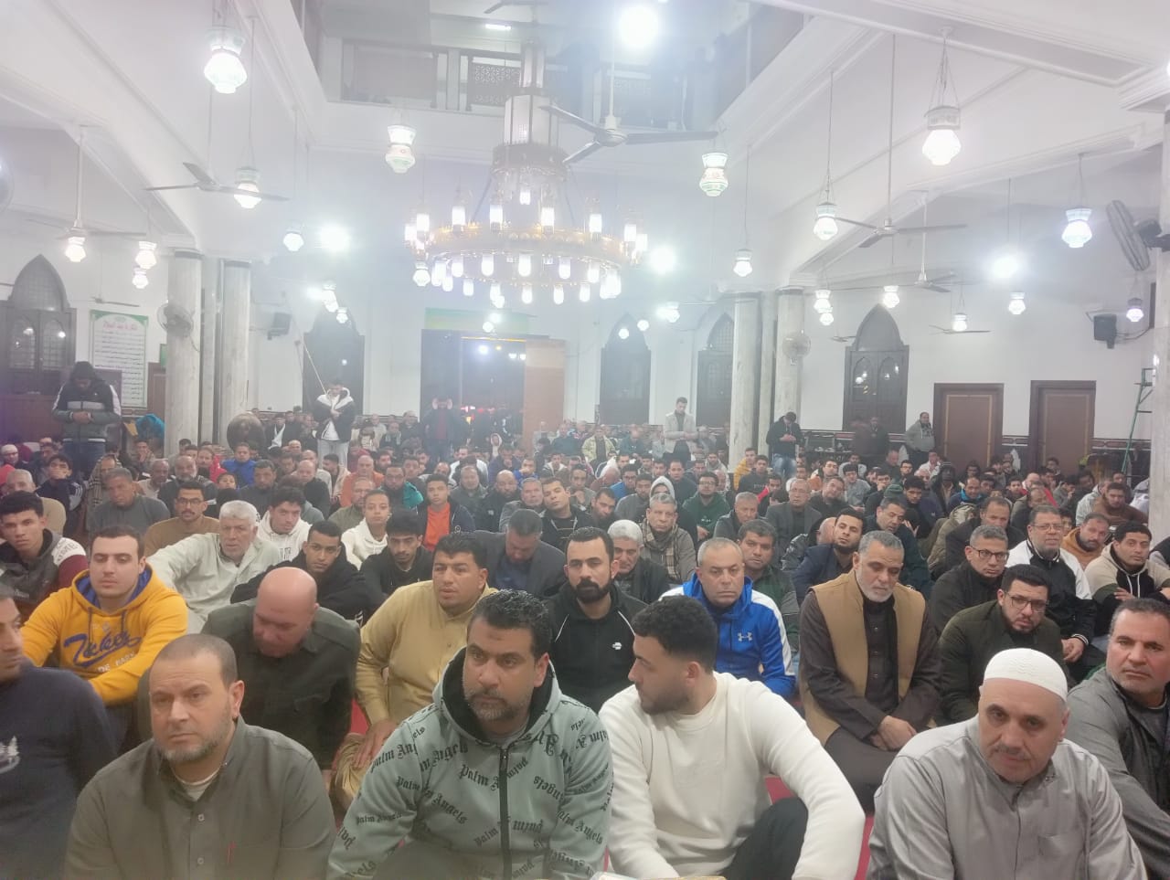 الحضور خلال الاستماع للدرس