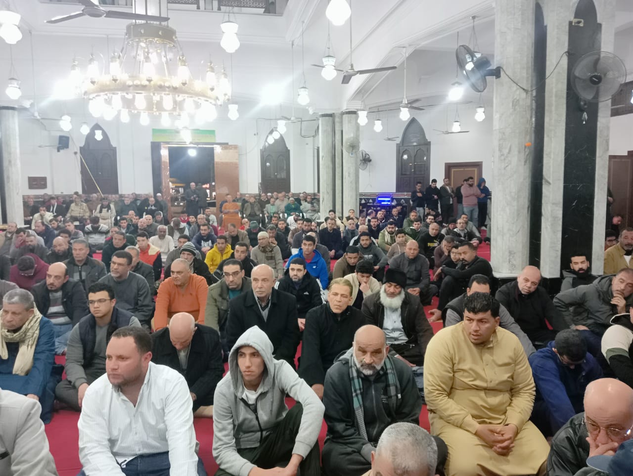 جانب من الحضور بالمسجد