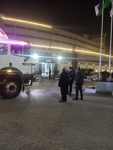 محافظ الدقهلية يمنع دخول سيارة بحمولة مرتفعة إلى شارع الجمهورية